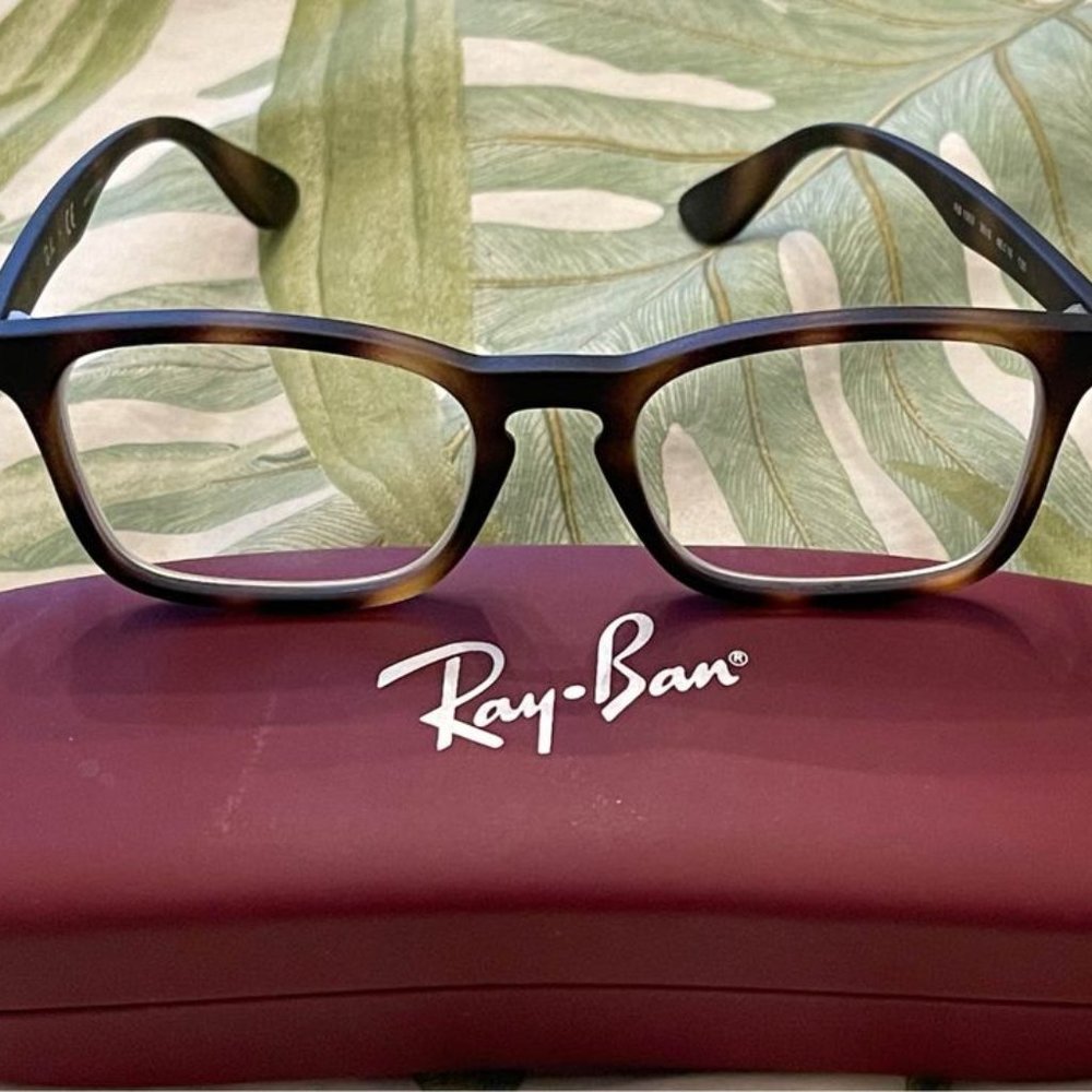 Ray-ban glasses  new condition with case! Just needs your prescription!!